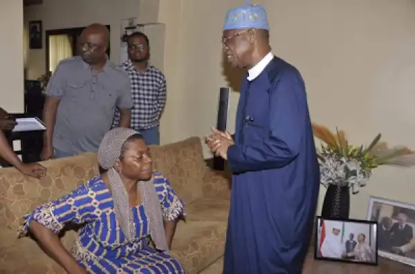 Photos: Lai Mohammed pays condolence visit to family of state house Dir. of Information, late Justin Abuah